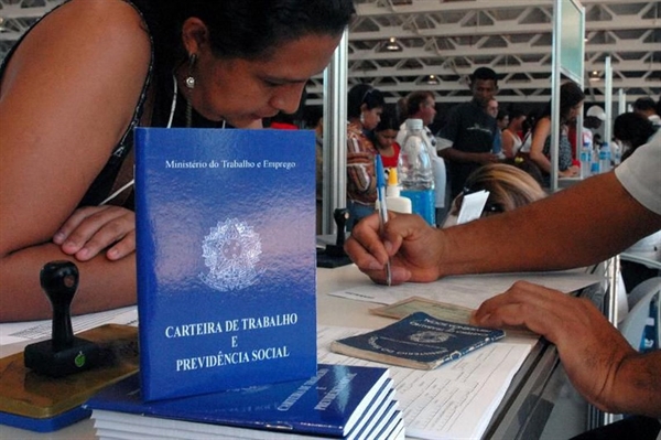 Enquanto 760 votuporanguenses foram contratados em dezembro, 881 foram demitidos (Foto: Marcello Casal Jr./Agência Brasil)