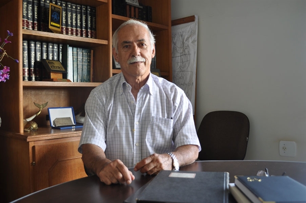 Uélinton Garcia Peres é candidato à presidência 