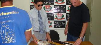 Polícia de Cosmorama apreende armas de fogo