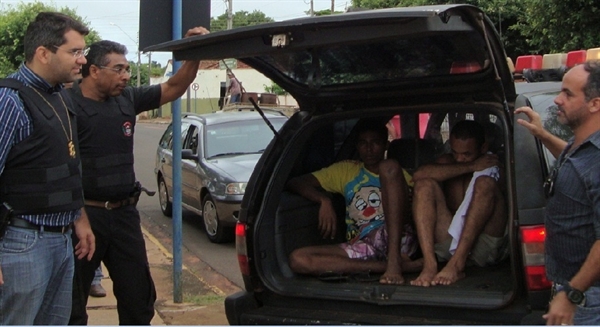 Polícia Civil detém quatro pessoas por tráfico de drogas em Cardoso
