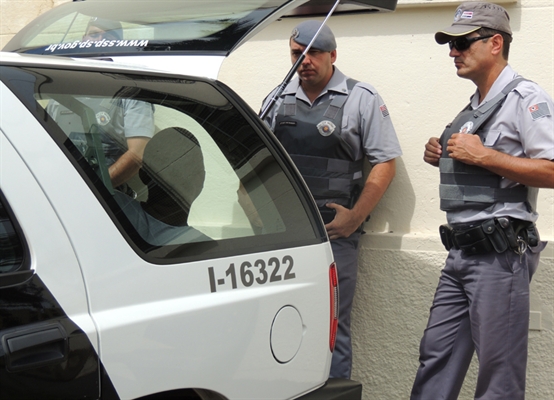 Ex-policial procurado por roubo é preso pela PM