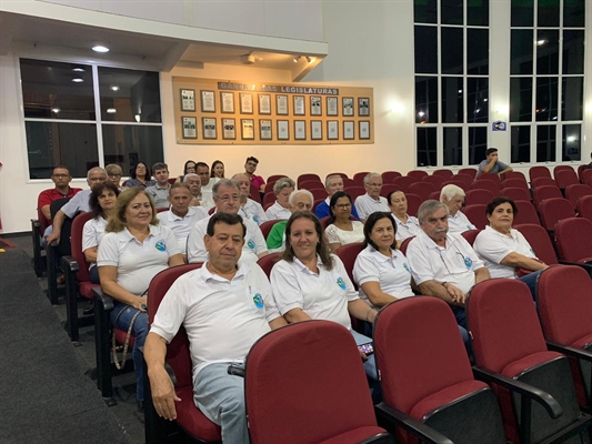 Associação Cultural Ítalo-Brasileira de Votuporanga foi homenageada nesta segunda-feira na Câmara (Foto: João Vitor Ferrarez)