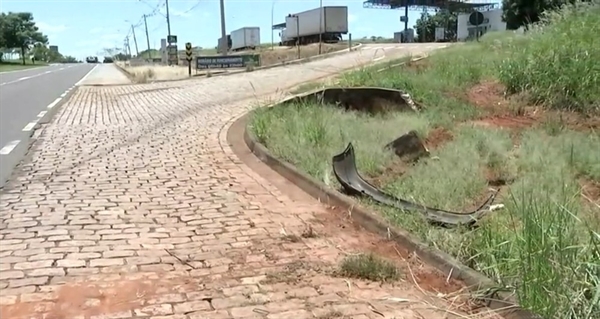 Motorista bate em moto e atropela jovem em Rio Preto (SP) — Foto: Reprodução / TV TEM