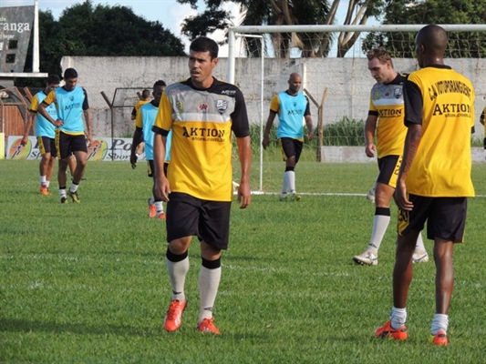 Serginho retorna a  vaga de titular na lateral direita da equipe da Votuporanguense, contra o Flamengo-SP, no Municipal