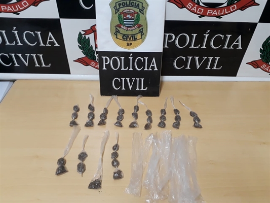 Operação da Dise de Votuporanga vasculhou três residências, onde encontrou drogas e prendeu suspeitos  (Foto: Dise de Votuporanga)