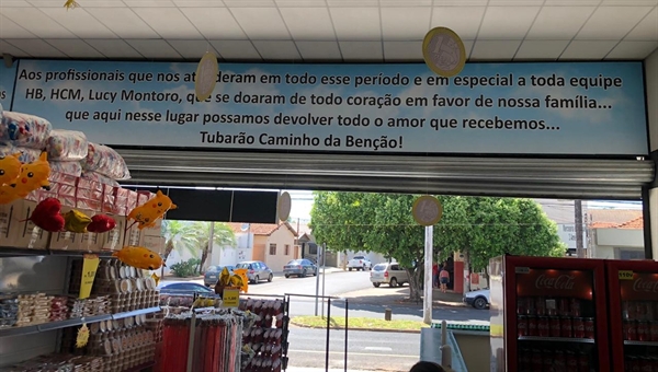 Pai abre loja e coloca placa para agradecer hospital de Rio Preto que salvou a vida de sua filha  (Foto: Arquivo Pessoal)