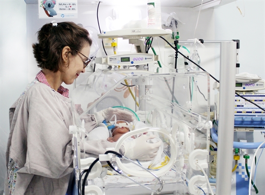 A médica Lara Greghi explicou que mães são informadas sobre todas as decisões que serão tomadas com bebê (Foto: 