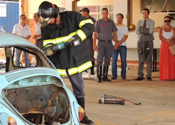 Bombeiros recebem R$250 mil para equipamentos de resgate