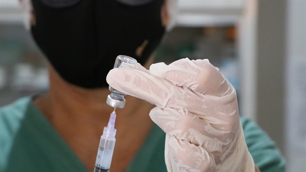 O município disponibiliza as doses que possui no momento da vacinação,conforme esclareceu a Prefeitura; vacinação não é obrigatória (Foto: Prefeitura de Votuporanga)
