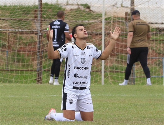 A Votuporanguense do lateral-direito Vinícius Baracioli (foto) joga amanhã em Rio Preto  (Foto: Rafa Bento/CAV)