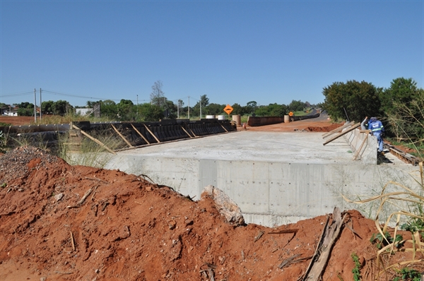  Segundo o presidente da Alesp, as obras das pontes na Péricles Belini devem ser concluídas em três ou quatro meses (Foto: A Cidade)