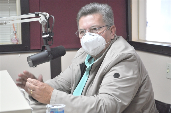 Deputado abordou diversos assuntos em sua entrevista à Cidade FM (Foto: A Cidade)