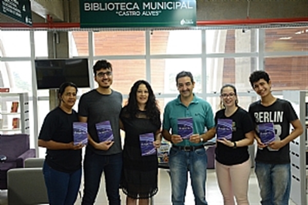 Escritor doa livros para Biblioteca Municipal Castro Alves (Foto:Prefeitura de Votuporanga)