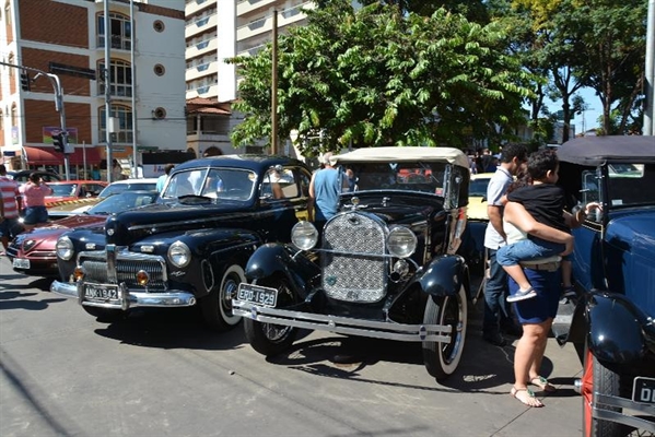 Exposição de carros antigos em Catanduva (Foto: Divulgação)