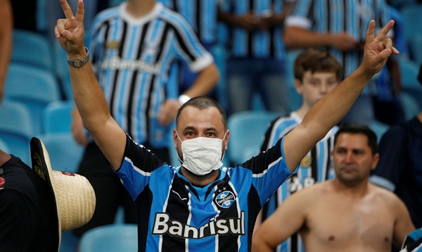CBF emitiu uma nota no início da tarde desta sexta informando que todas as partidas de futebol marcadas para as cidades de São Paulo e Rio de Janeiro acontecerão com portões fechados (Foto: Reuters/Edison Vara/Direitos Reservados)