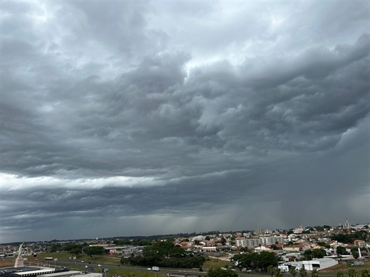 Primeira frente fria do ano chega no domingo e temperatura despenca em Votuporanga