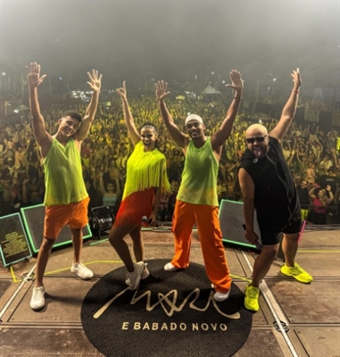 O grupo Babado Novo, que está presente nos maiores carnavais do Brasil, vem a Votuporanga na noite desta segunda-feira (Foto: Reprodução/Instagram)