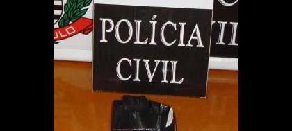 Policiais apreendem mais de meio quilo de "crack"