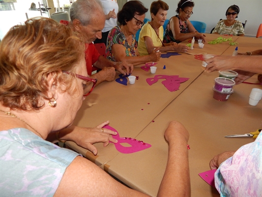 Eles confeccionaram suas próprias máscaras carnavalescas (Foto: Prefeitura de Votuporanga)