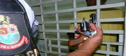 PM prende "Tim Baianinho" com arma na cintura