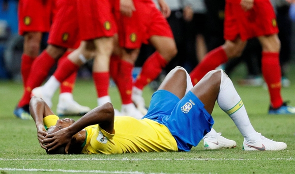  Fernandinho lamenta eliminação brasileira para a Bélgica.(Foto: GLEB GARANICH Reuters)