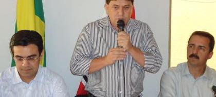 Rodrigo Garcia lota sede da AMA para entrega de creche