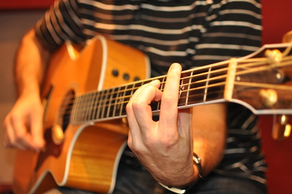 IFSP de Votuporanga oferece aulas gratuitas de violão, viola e percussão
