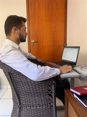O gerente comercial, Willian Gonçalves, adotou o home office como medida de prevenção contra o coronavírus (Foto: Arquivo Pessoal)