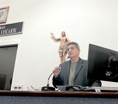O vereador Osmair Ferrari encampa a luta para que a unidade de saúde do Pacaembu não seja transformada em um depósito (Foto: Assessoria)