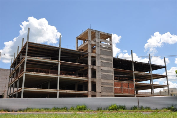 A novidade do prédio é a geração de energia fotovoltaica, que terá capacidade de reduzir em cerca de 50% os gastos (Foto: Prefeitura de Votuporanga)