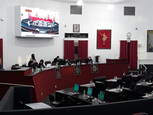 Os vereadores aprovaram seis projetos do Executivo Municipal durante sessão extraordinária realizada na quarta-feira (7) (Foto: Câmara Municipal)