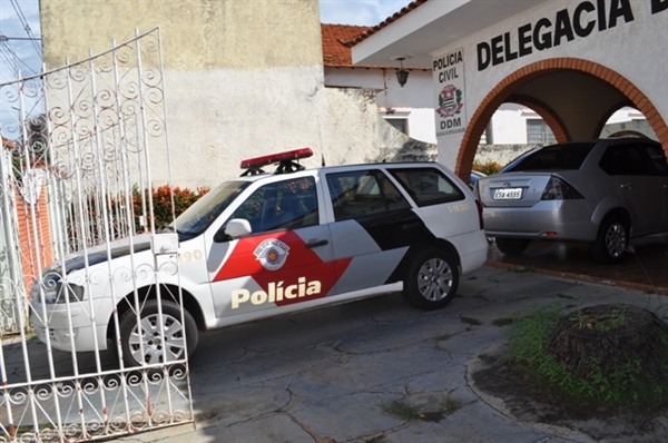 Marido bate em esposa durante briga na Estação