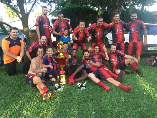 Conquista: a equipe Roma Rolamentos/Kikense foi campeã da 16ª edição da Copa Cotuba (Foto: 