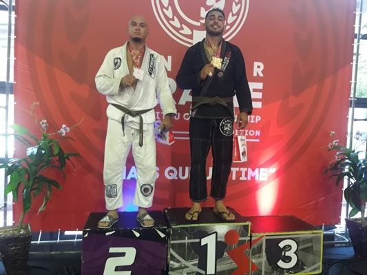 O professor Mateus Oliveira (Bizuca) foi campeão na categoria faixa marrom no campeonato na capital (Foto: Arquivo Pessoal)