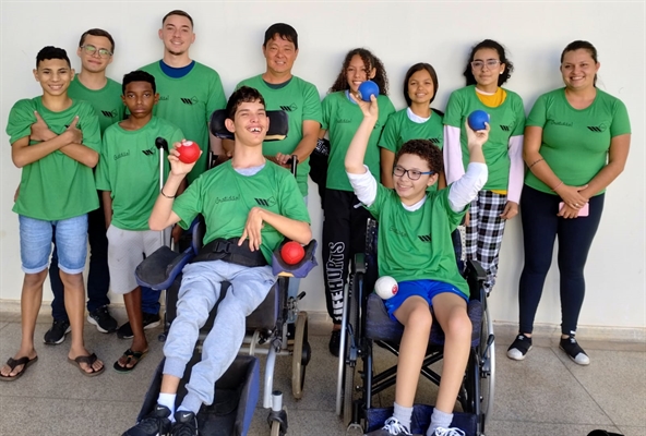 Equipe Paralímpica da Escola Enny inicia participação nos Jogos Escolares do Estado