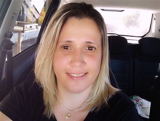Silvéria Cássia Botelho, de 37 anos, foi encontrada morta com um tiro próximo a região da nunca no último sábado (Foto: Arquivo Pessoal)