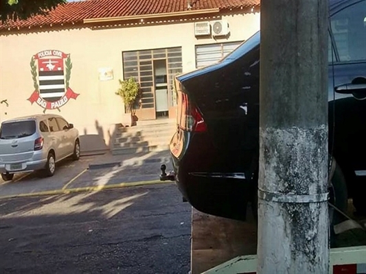 O carro e os pertences da vítima foram recuperados e o jovem autuado em flagrante pelo crime de roubo (Foto: Divulgação/Polícia Militar)