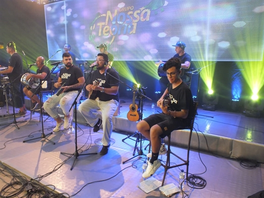 Live do grupo arrecadou quatro cestas básicas, 15 litros de álcool em gel e R$1.130 (Imagem: Divulgação)