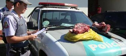 PM Ambiental apreende armas e carne de caças