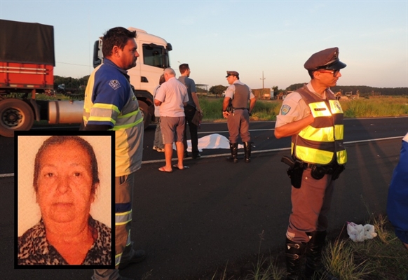 Mulher morre atropelada após descer de ônibus