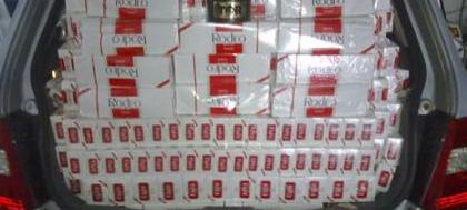 Rodoviária prende homens com 1.600 pacotes de cigarros