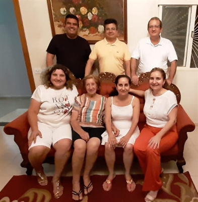Vanda Bores Garcia rodeada pelos filhos que  lhe enchem de orgulho (Foto: Arquivo Pessoal)