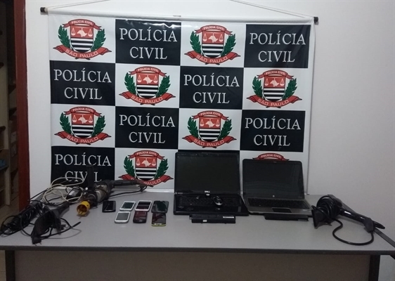Os policiais civis recuperaram quase todos os objetos que foram furtados e devolveram para a vítima  (Foto: Divulgação/DIG)