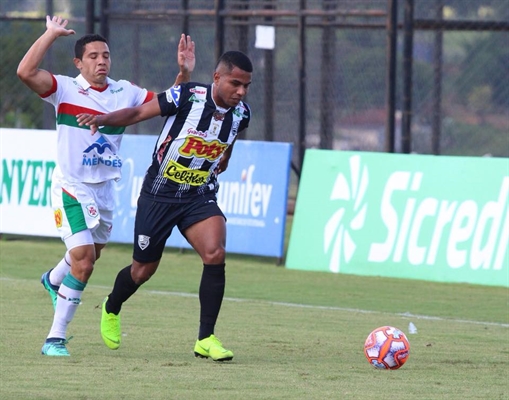 Meio-campista Dudu em jogo da A2; a diretoria quer renovar o contrato com o jogador (Foto: Rafael Bento/CAV)