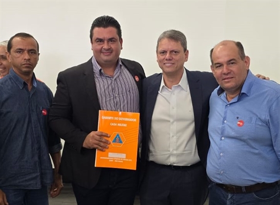 Lideranças políticas de Nova Castilho estiveram com o governador Tarcísio de Freitas  (Foto: Prefeitura de Nova Castilho)