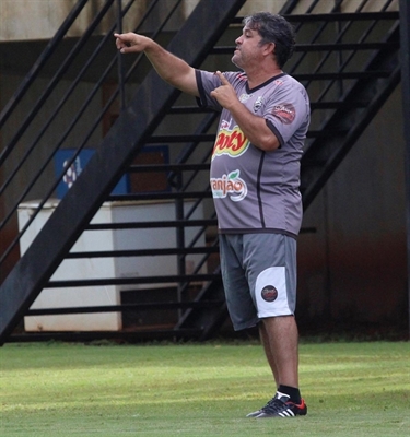 O treinador Ulisses Pontes comandou o time sub-20 do Clube Atlético Votuporanguense no Campeonato Paulista  (Foto: Rafael Bento/CAV)