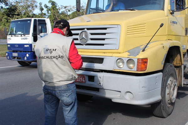 Ipem autua 10 motoristas com cronotacógrafos irregulares 