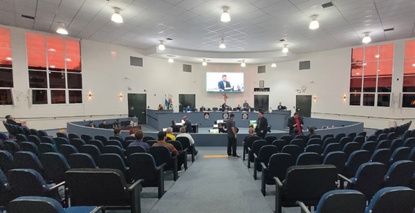 Vereadores derrubam veto do prefeito e crianças vão ter medidores de glicose gratuitos