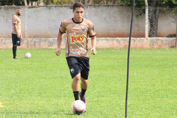 O meia Juninho, um dos destaques durante a preparação da Alvinegra, voltou a treinar (Foto: Rafael Nascimento/CAV)