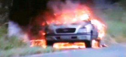 Caminhonete pega fogo e explode na Péricles Belini